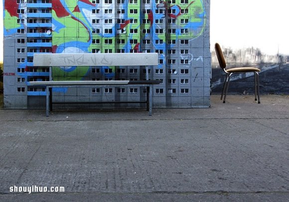 水泥墩和电箱都变房子 迷你建筑涂鸦美化环境 -  www.shouyihuo.com