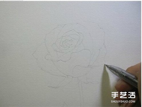 彩铅玫瑰花的画法步骤 玫瑰花彩色铅笔画教程 -  www.shouyihuo.com
