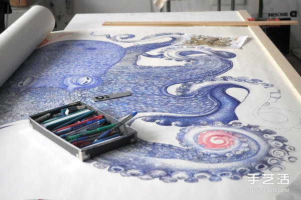 耗时一年，用圆珠笔画出写实霸气的巨型章鱼 -  www.shouyihuo.com