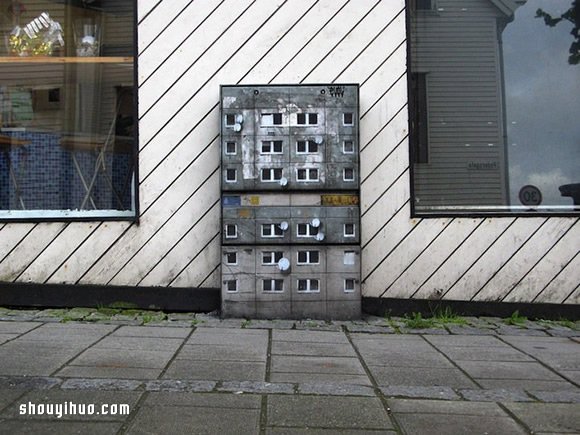 水泥墩和电箱都变房子 迷你建筑涂鸦美化环境 -  www.shouyihuo.com