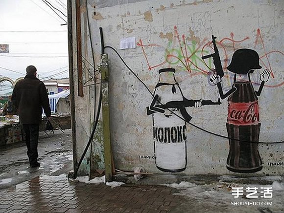 将废墟与倒塌的墙面画上各种讽刺性的涂鸦 -  www.shouyihuo.com
